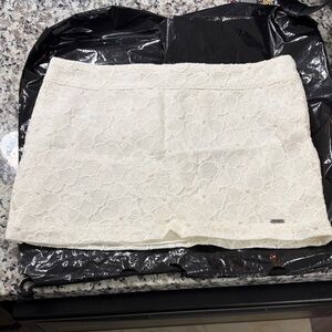 NWT - Abercrombie White Lace Mini Skirt kids 14 does have stain on back